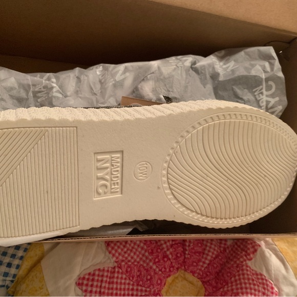 Madden NYC women’s size 10 shoes - Picture 2 of 4